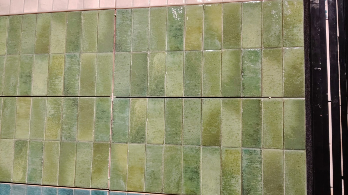 715 - ILC1 - ARTISTIC GREEN [GLOSSY] (600 X 300) [OO]