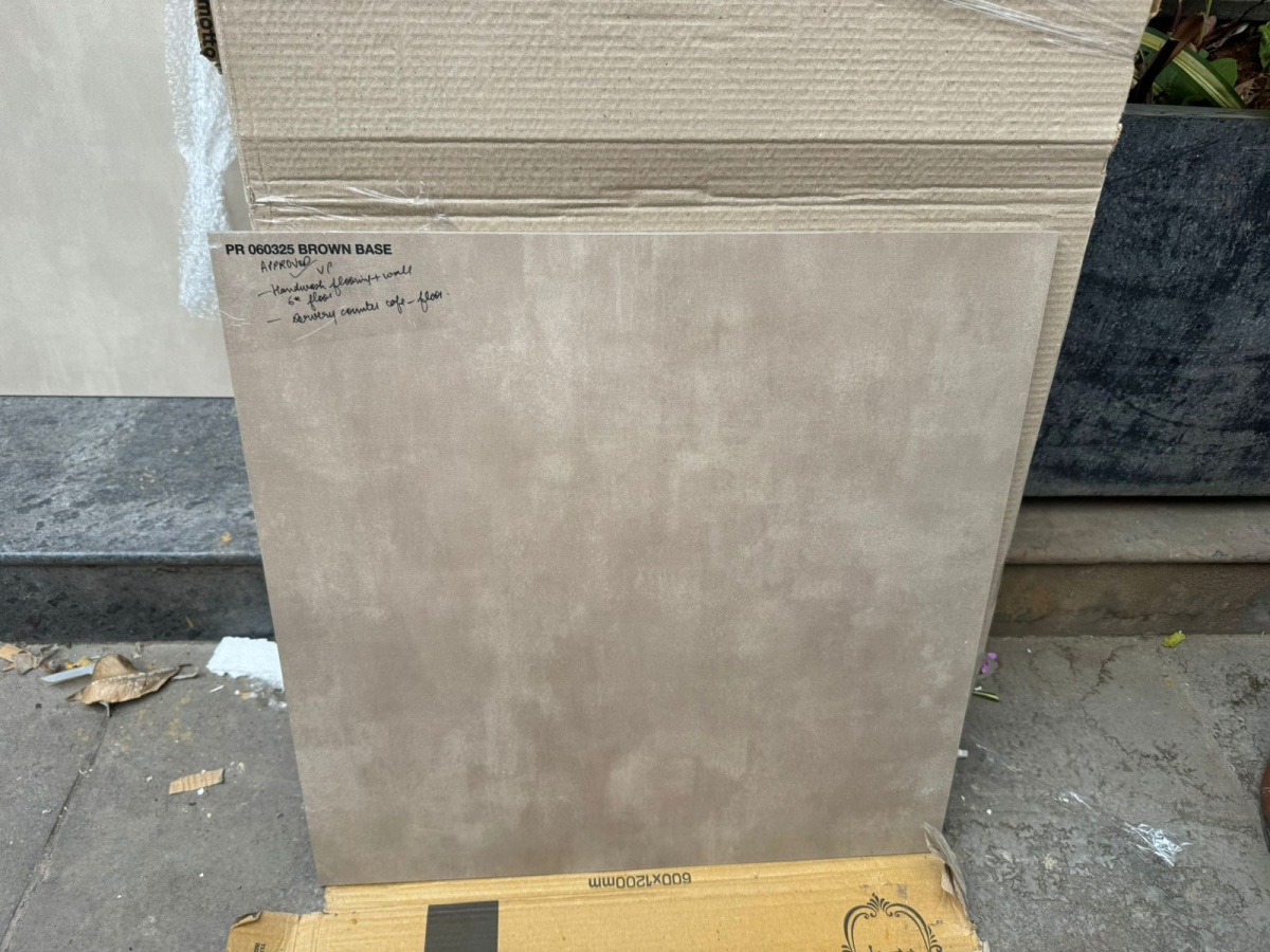 TRV434 - INDVT - SATURN BRUNO (600 X 600) [P]