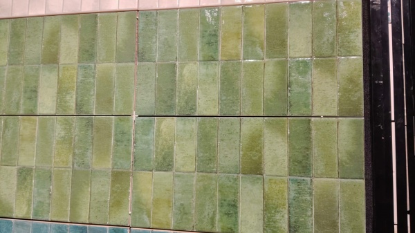 715 - ILC1 - ARTISTIC GREEN [GLOSSY] (600 X 300) [OO]